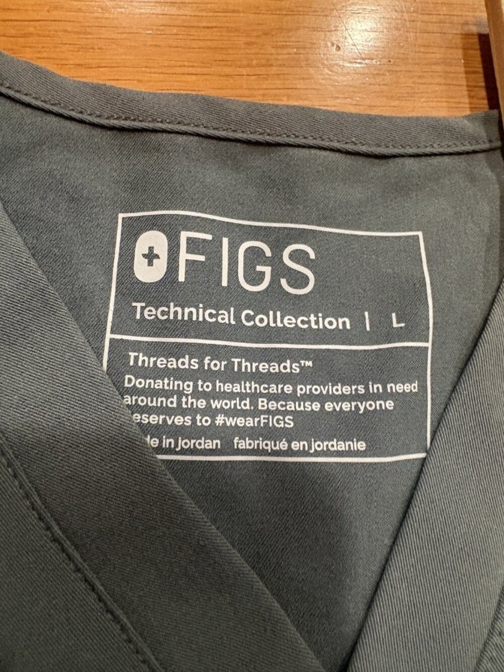 Figs Size Large (L) V-Neck Scrub Top with Chest Pocket - Picture 4 of 4